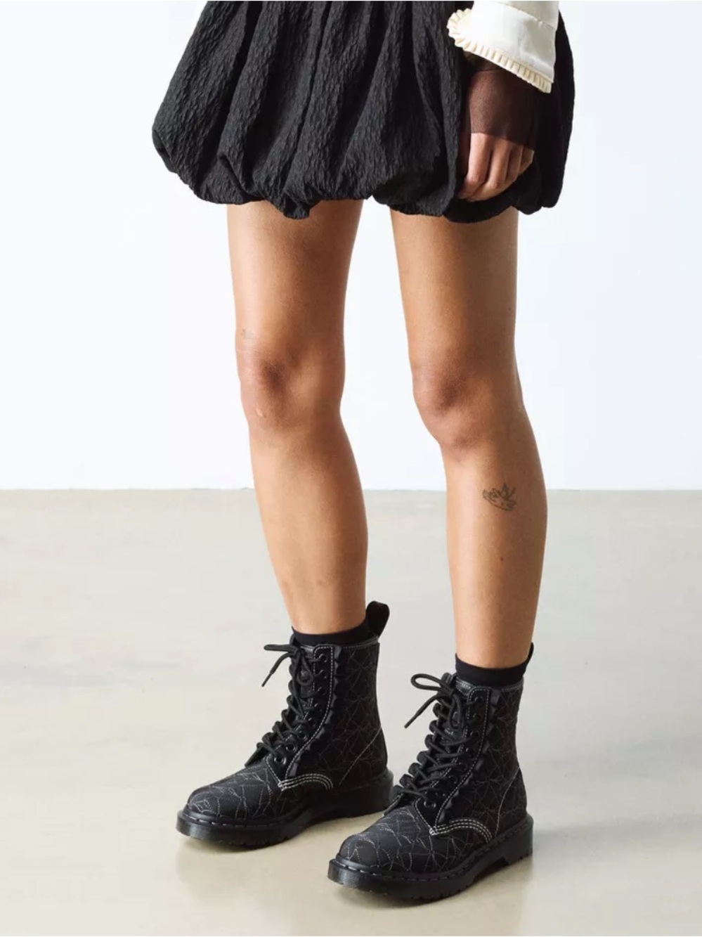 NWOB Dr. Martens Black 1640 Frill Lace-Up Quilted Bow Leather Boots